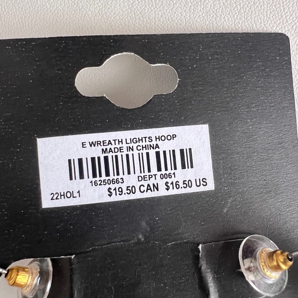 Torrid Holiday Wreath Lights Hoop Earrings NWT Christmas - Picture 5 of 6